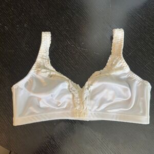 Warner's Bra 38D White Floral Lace Full Coverage Soft Cup Wireless